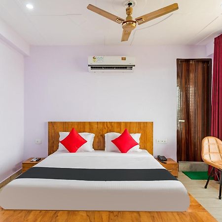 Capital O Harish Residency Hotel Gurgaon Bagian luar foto