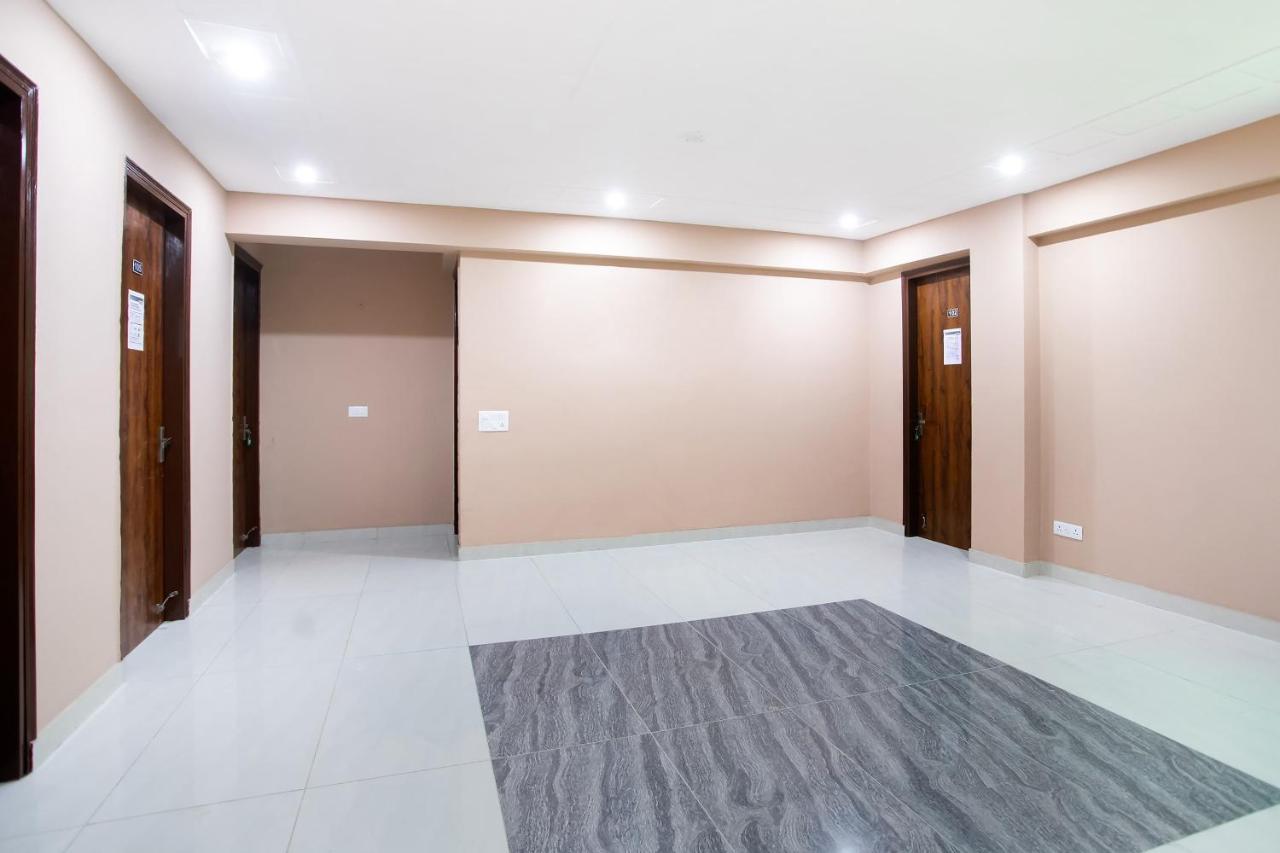 Capital O Harish Residency Hotel Gurgaon Bagian luar foto