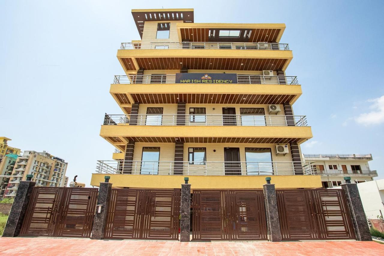 Capital O Harish Residency Hotel Gurgaon Bagian luar foto