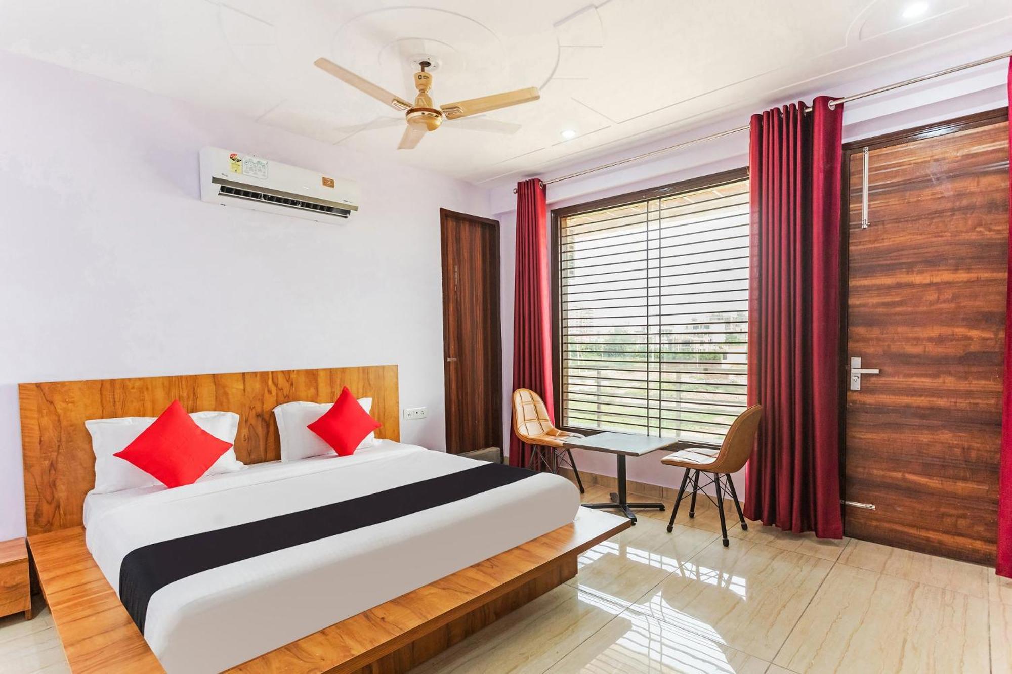 Capital O Harish Residency Hotel Gurgaon Bagian luar foto