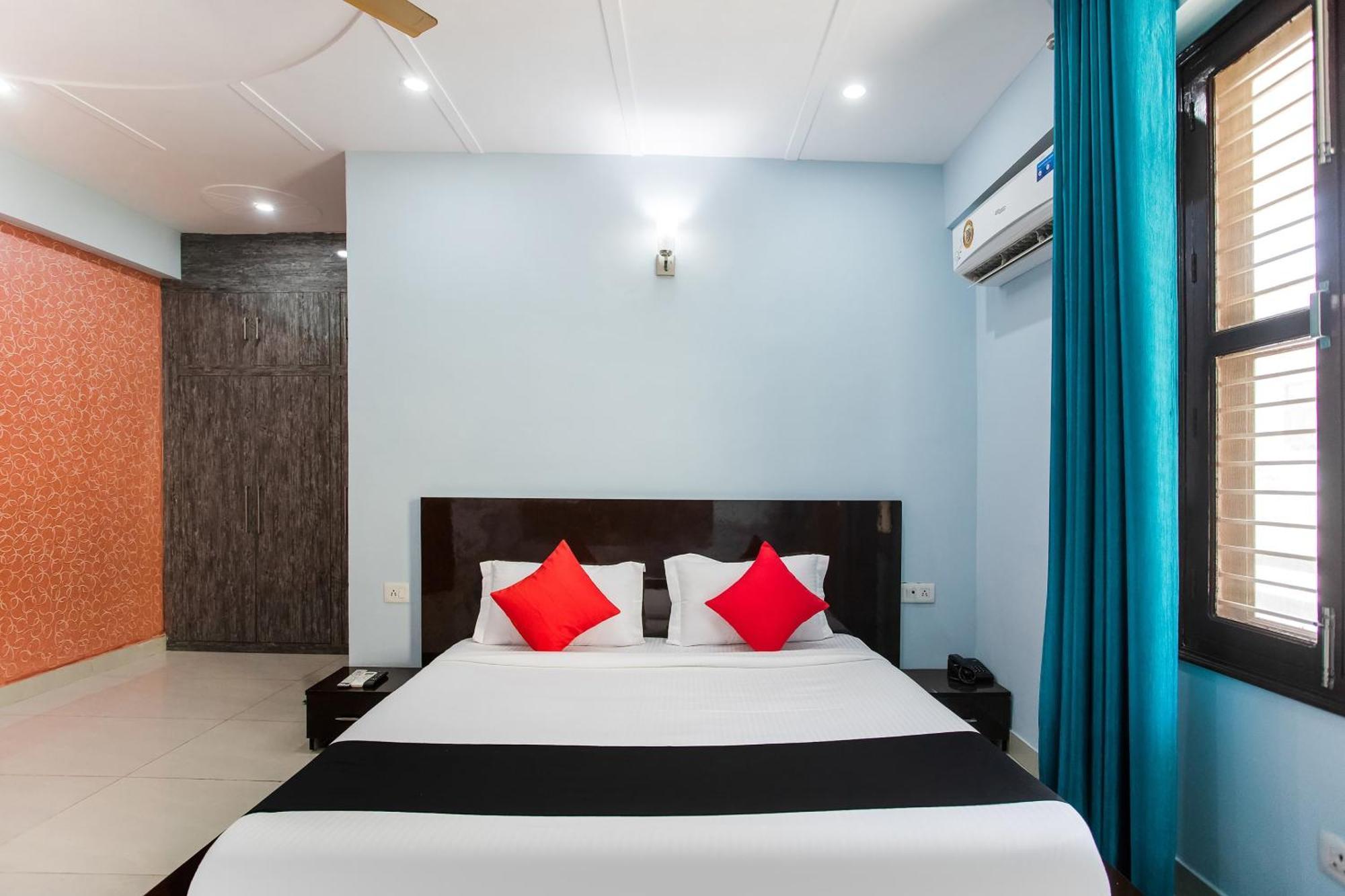 Capital O Harish Residency Hotel Gurgaon Bagian luar foto
