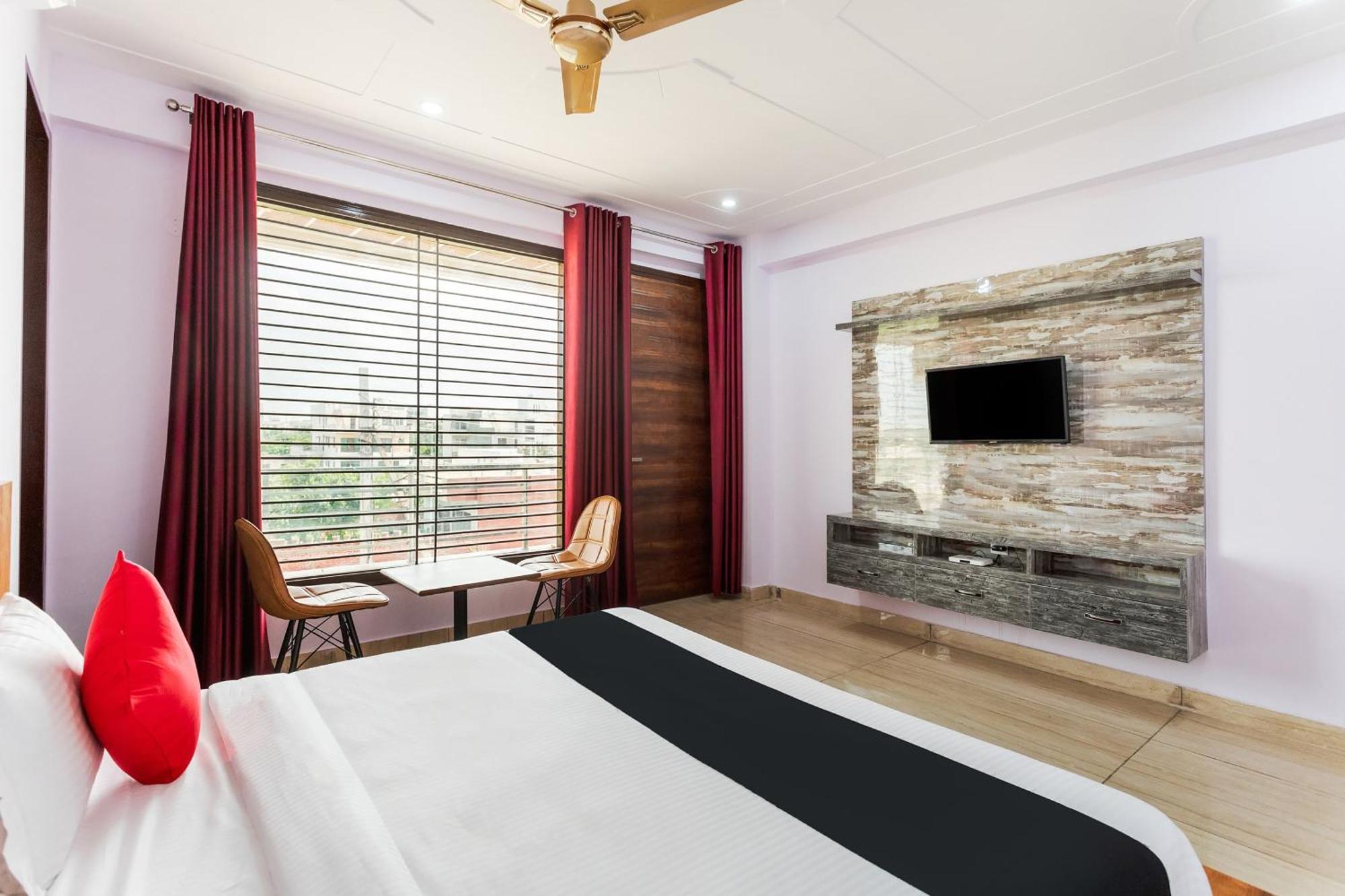 Capital O Harish Residency Hotel Gurgaon Bagian luar foto